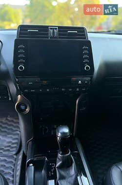 Позашляховик / Кросовер Toyota Land Cruiser Prado 2021 в 