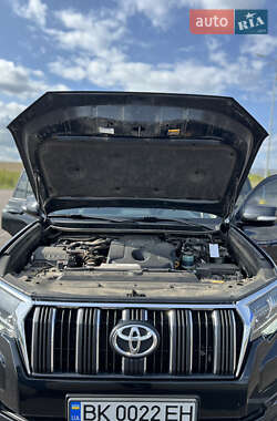 Позашляховик / Кросовер Toyota Land Cruiser Prado 2021 в 