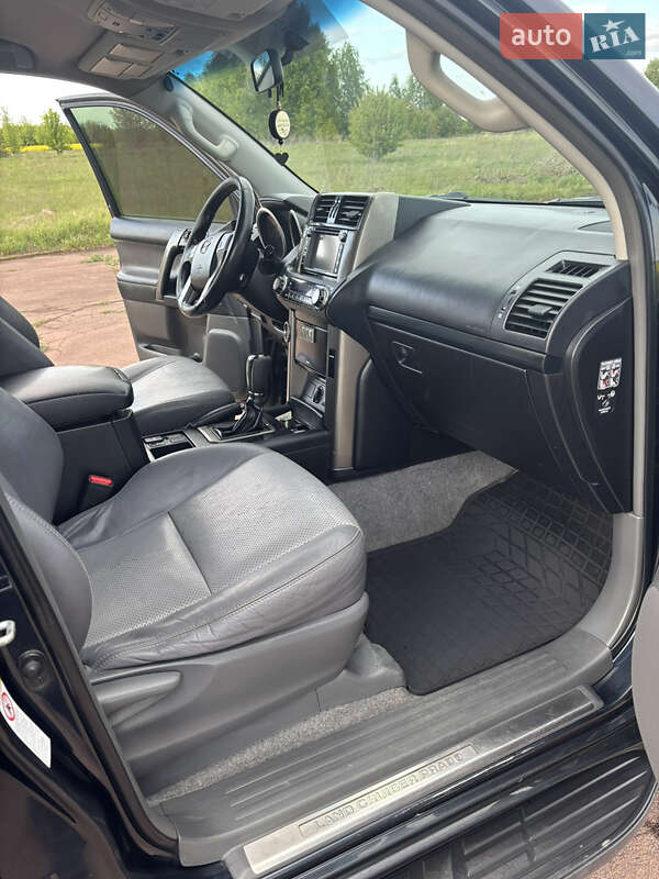 Внедорожник / Кроссовер Toyota Land Cruiser Prado 2012 в Новгород-Северском