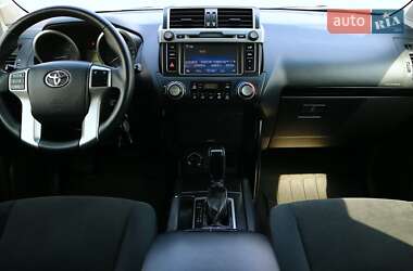 Позашляховик / Кросовер Toyota Land Cruiser Prado 2016 в 