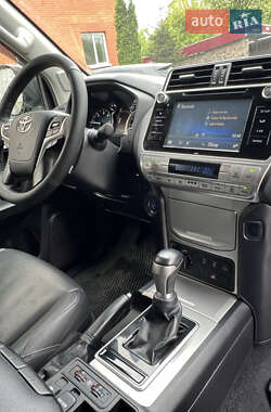 Внедорожник / Кроссовер Toyota Land Cruiser Prado 2017 в 