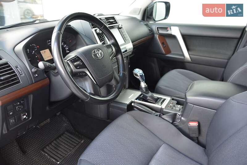 Внедорожник / Кроссовер Toyota Land Cruiser Prado 2019 в Киеве