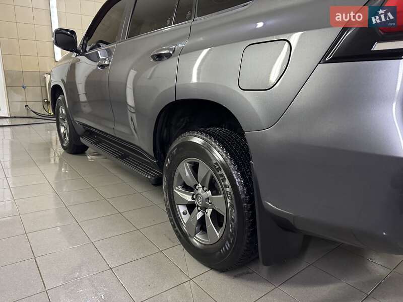 Позашляховик / Кросовер Toyota Land Cruiser Prado 2019 в Умані