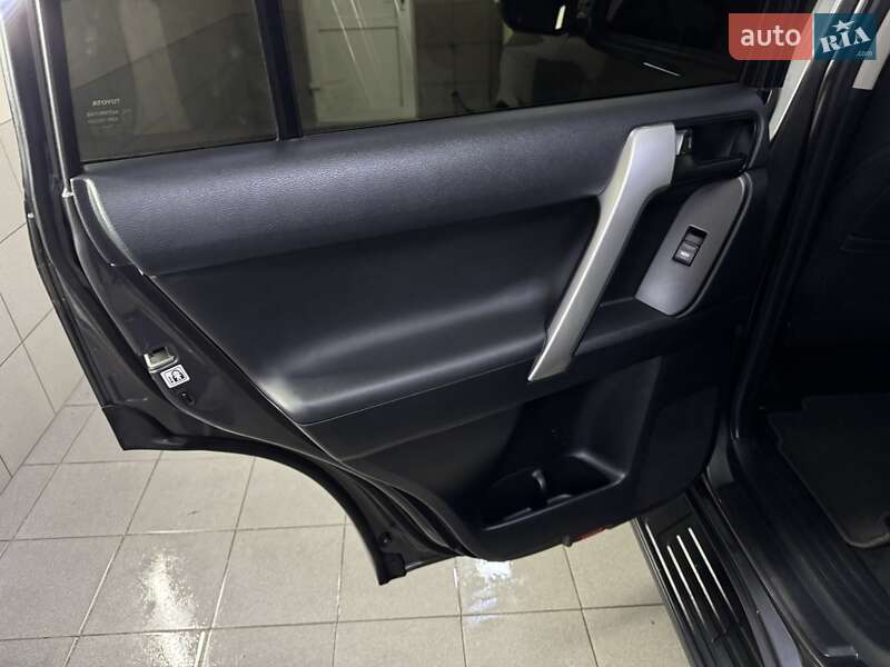 Позашляховик / Кросовер Toyota Land Cruiser Prado 2019 в Умані