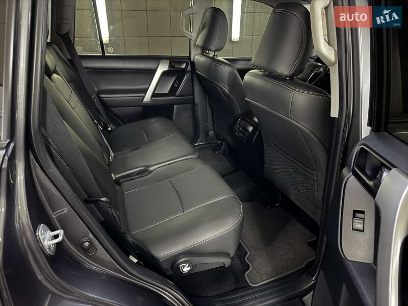 Позашляховик / Кросовер Toyota Land Cruiser Prado 2019 в Умані