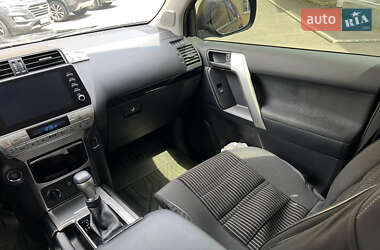 Внедорожник / Кроссовер Toyota Land Cruiser Prado 2023 в 