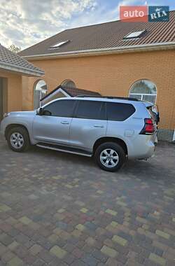 Внедорожник / Кроссовер Toyota Land Cruiser Prado 2010 в 