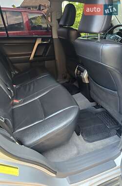 Внедорожник / Кроссовер Toyota Land Cruiser Prado 2010 в 
