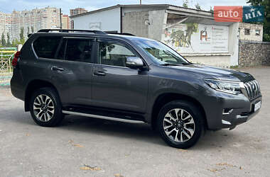 Внедорожник / Кроссовер Toyota Land Cruiser Prado 2022 в 