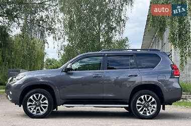 Внедорожник / Кроссовер Toyota Land Cruiser Prado 2022 в 