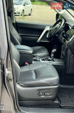 Внедорожник / Кроссовер Toyota Land Cruiser Prado 2022 в 