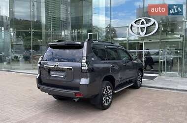 Внедорожник / Кроссовер Toyota Land Cruiser Prado 2022 в 