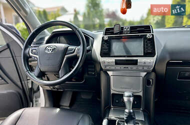 Позашляховик / Кросовер Toyota Land Cruiser Prado 2018 в 