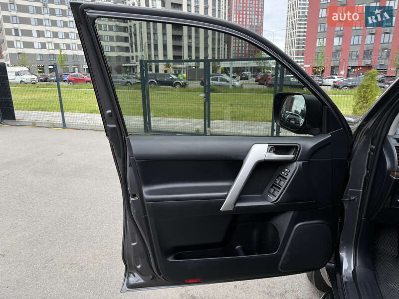 Внедорожник / Кроссовер Toyota Land Cruiser Prado 2017 в Киеве