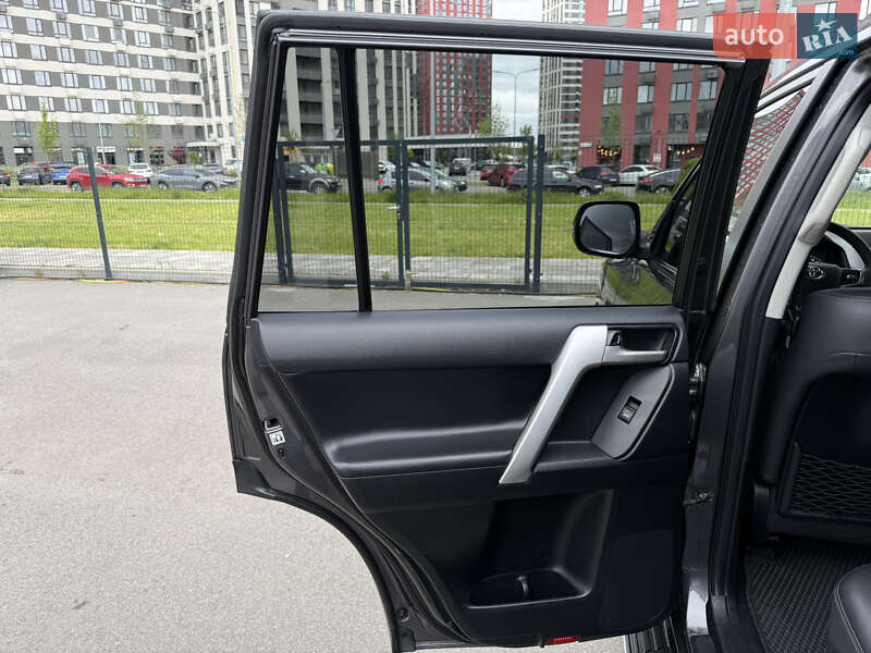 Внедорожник / Кроссовер Toyota Land Cruiser Prado 2017 в Киеве