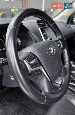 Внедорожник / Кроссовер Toyota Land Cruiser Prado 2020 в 
