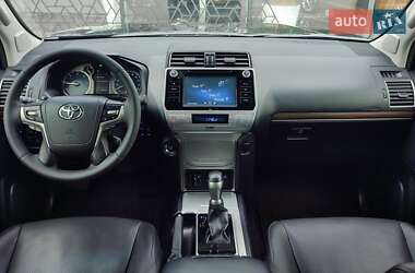 Внедорожник / Кроссовер Toyota Land Cruiser Prado 2019 в 
