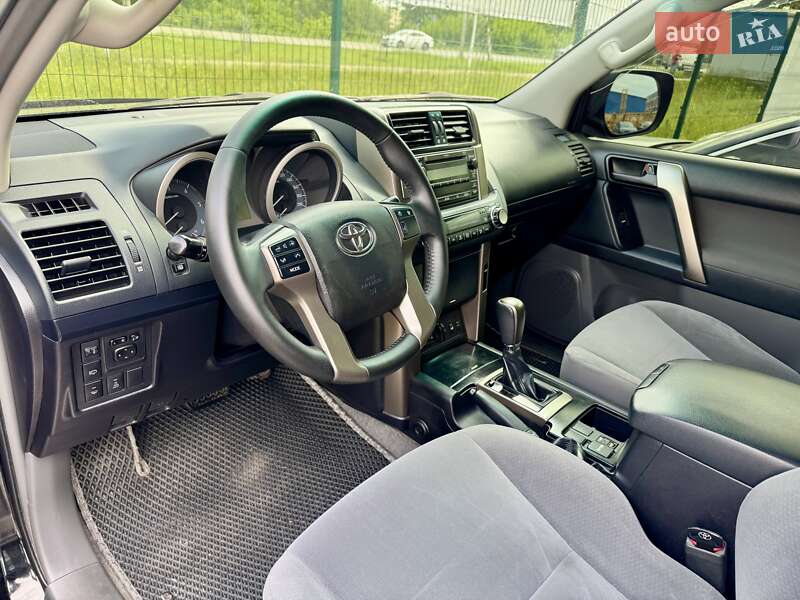 Позашляховик / Кросовер Toyota Land Cruiser Prado 2012 в Києві