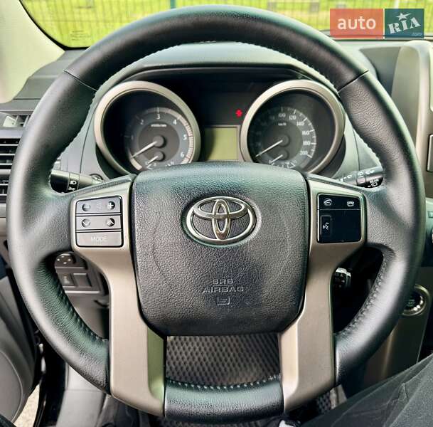 Позашляховик / Кросовер Toyota Land Cruiser Prado 2012 в Києві