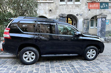 Внедорожник / Кроссовер Toyota Land Cruiser Prado 2016 в 