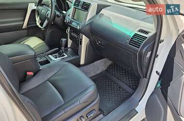 Позашляховик / Кросовер Toyota Land Cruiser Prado 2012 в 