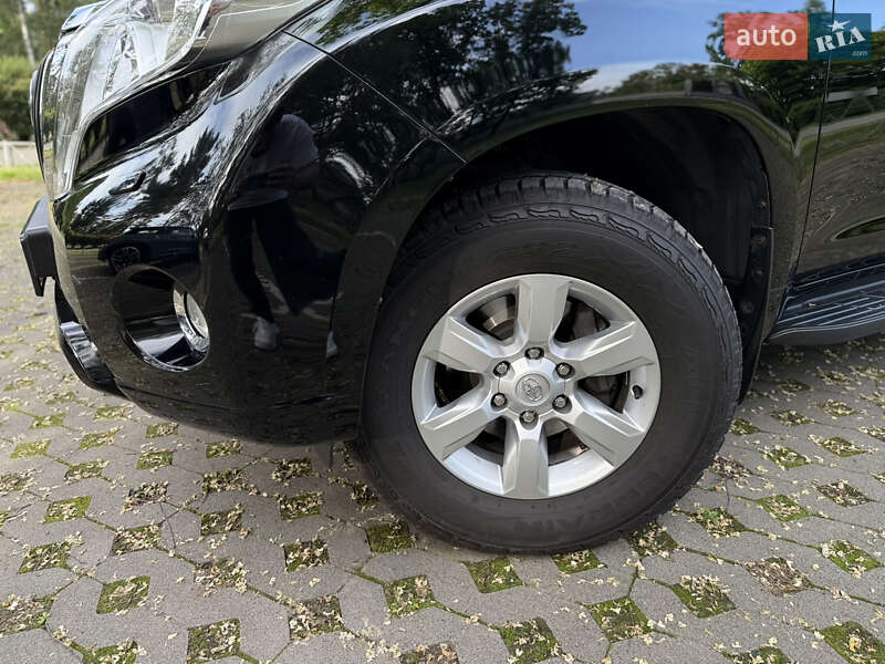 Позашляховик / Кросовер Toyota Land Cruiser Prado 2017 в Києві