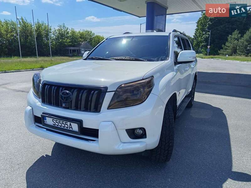 Внедорожник / Кроссовер Toyota Land Cruiser Prado 2011 в Мене