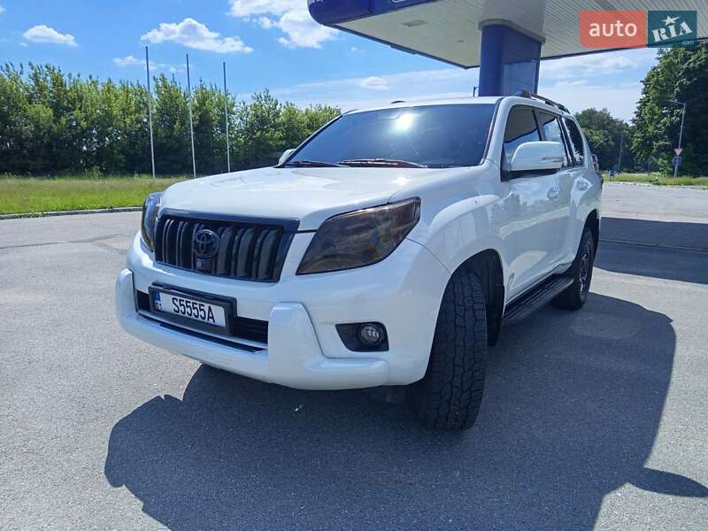 Внедорожник / Кроссовер Toyota Land Cruiser Prado 2011 в Мене