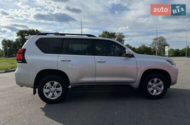 Позашляховик / Кросовер Toyota Land Cruiser Prado 2020 в 
