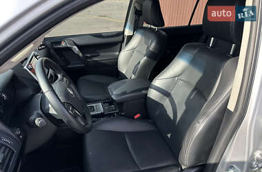 Позашляховик / Кросовер Toyota Land Cruiser Prado 2020 в 