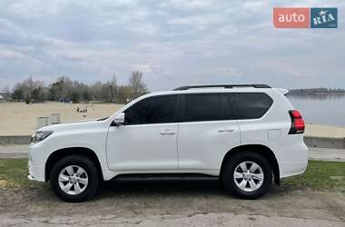 Внедорожник / Кроссовер Toyota Land Cruiser Prado 2019 в 