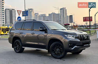 Внедорожник / Кроссовер Toyota Land Cruiser Prado 2022 в 
