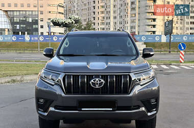 Внедорожник / Кроссовер Toyota Land Cruiser Prado 2022 в 