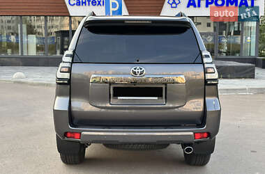 Внедорожник / Кроссовер Toyota Land Cruiser Prado 2022 в 