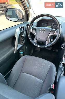Позашляховик / Кросовер Toyota Land Cruiser Prado 2019 в 