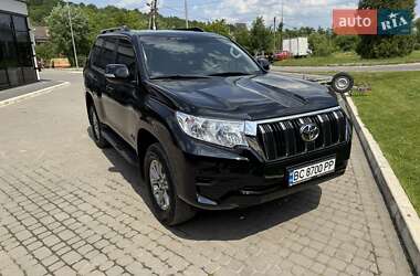Позашляховик / Кросовер Toyota Land Cruiser Prado 2023 в 