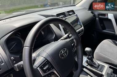 Позашляховик / Кросовер Toyota Land Cruiser Prado 2023 в 