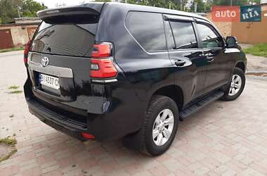 Внедорожник / Кроссовер Toyota Land Cruiser Prado 2017 в 