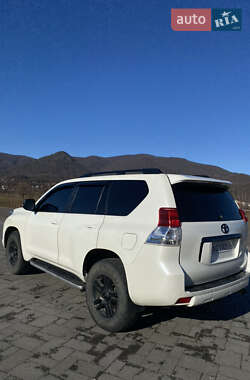 Внедорожник / Кроссовер Toyota Land Cruiser Prado 2010 в 