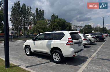 Позашляховик / Кросовер Toyota Land Cruiser Prado 2016 в 