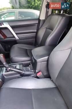 Внедорожник / Кроссовер Toyota Land Cruiser Prado 2017 в 