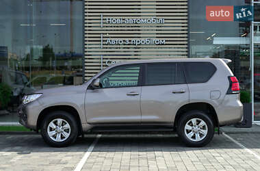 Внедорожник / Кроссовер Toyota Land Cruiser Prado 2022 в 