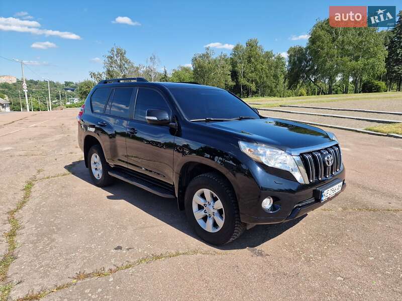 Внедорожник / Кроссовер Toyota Land Cruiser Prado 2017 в 