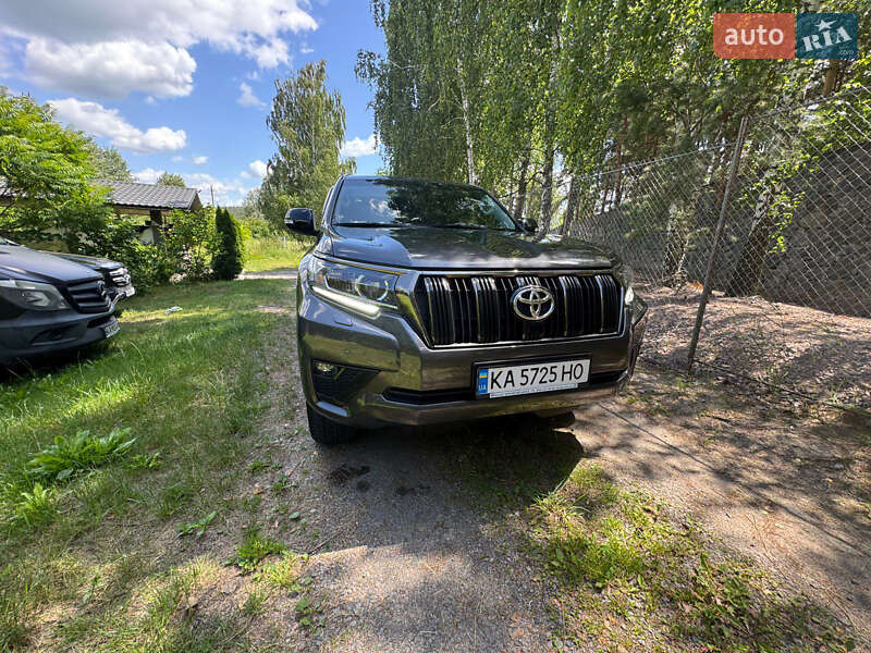 Позашляховик / Кросовер Toyota Land Cruiser Prado 2022 в Києві