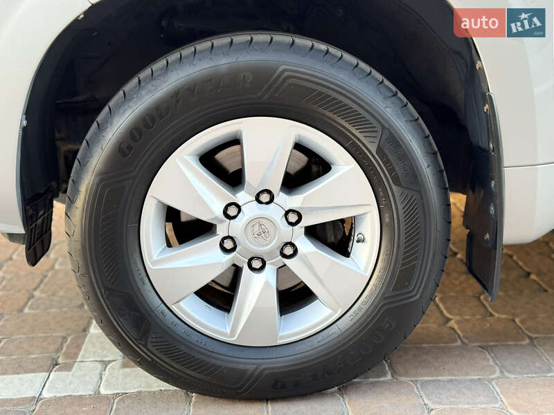 Внедорожник / Кроссовер Toyota Land Cruiser Prado 2019 в Киеве
