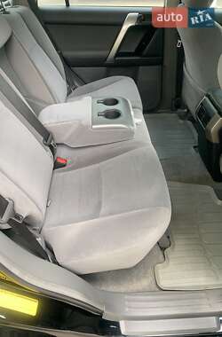 Позашляховик / Кросовер Toyota Land Cruiser Prado 2013 в 
