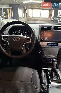 Внедорожник / Кроссовер Toyota Land Cruiser Prado 2021 в 