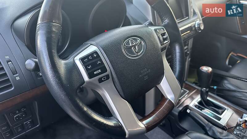 Позашляховик / Кросовер Toyota Land Cruiser Prado 2013 в Києві