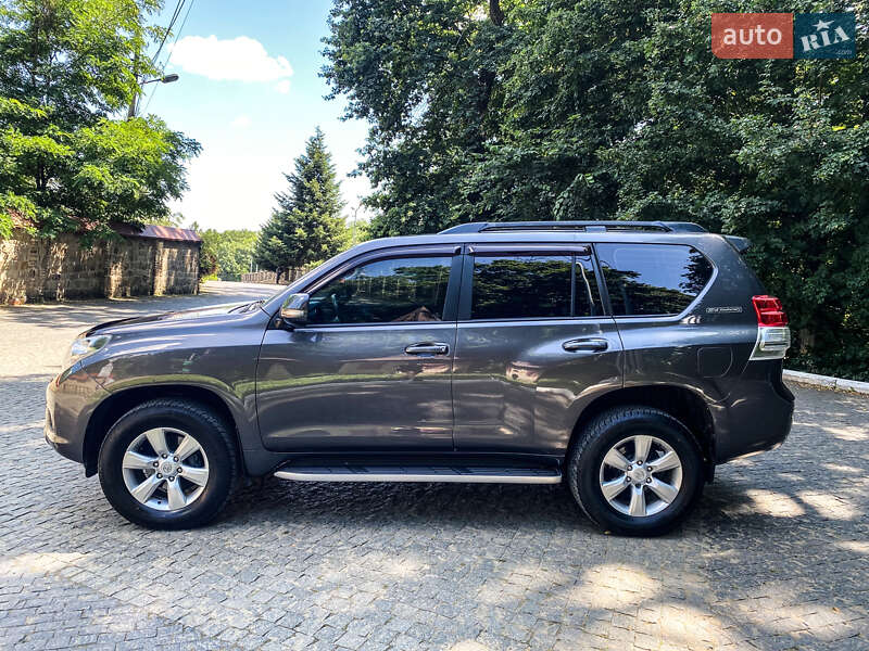 Внедорожник / Кроссовер Toyota Land Cruiser Prado 2011 в Черновцах