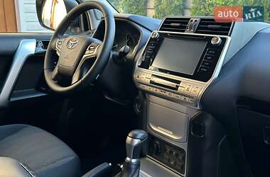 Внедорожник / Кроссовер Toyota Land Cruiser Prado 2020 в 